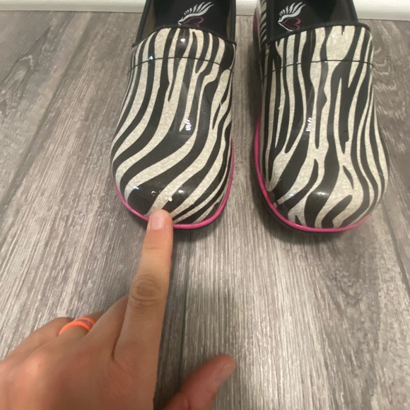 Smitten Slip Resistant Nursing Clogs - Picture 2 of 7